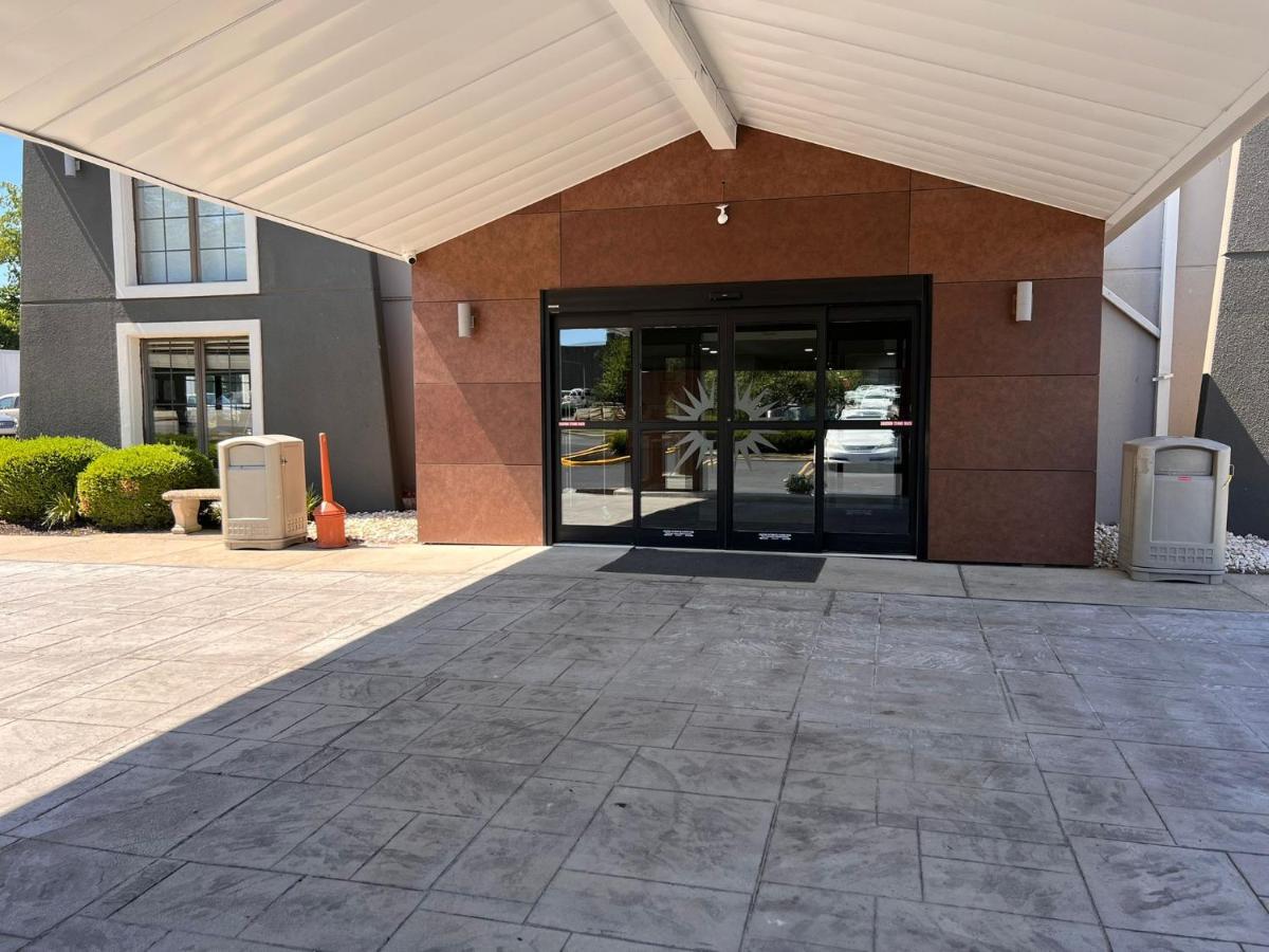 La Quinta Inn Lexington-Horse Park Екстериор снимка