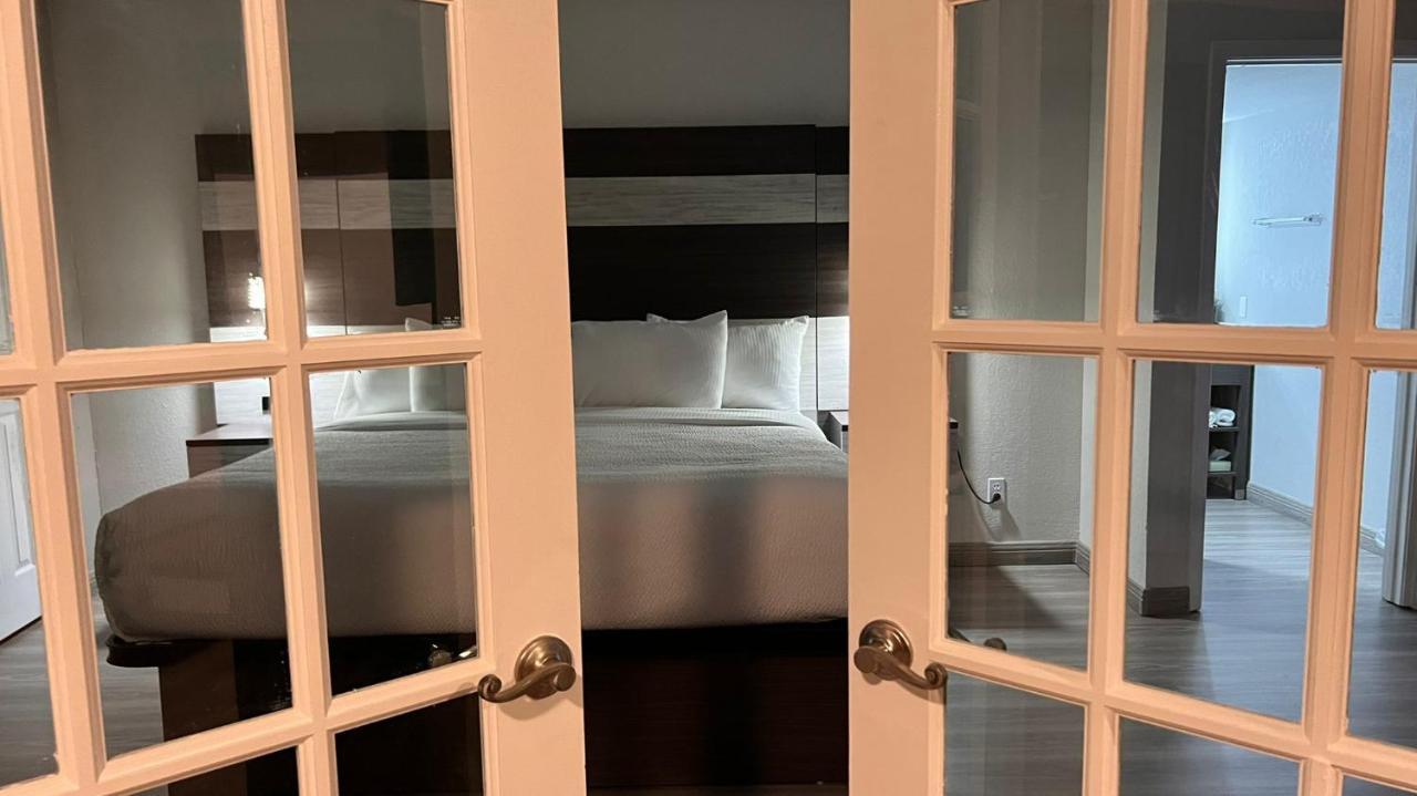 La Quinta Inn Lexington-Horse Park Екстериор снимка