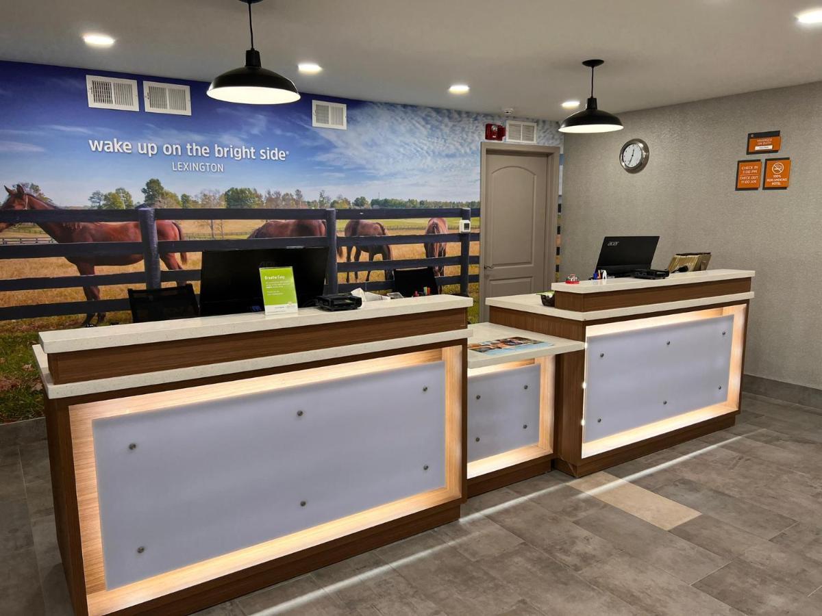 La Quinta Inn Lexington-Horse Park Екстериор снимка