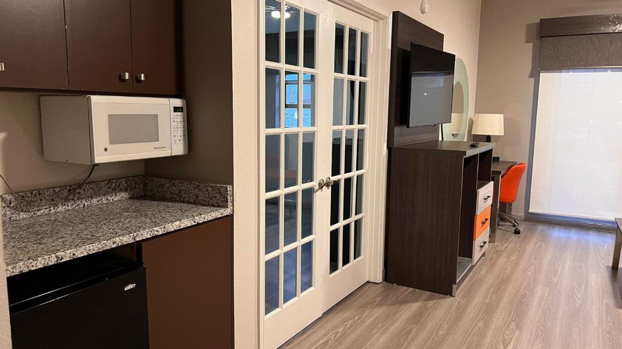 La Quinta Inn Lexington-Horse Park Екстериор снимка
