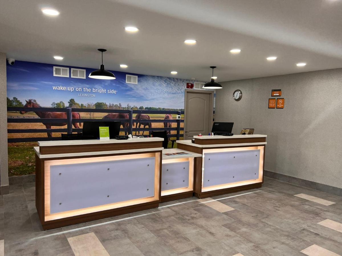 La Quinta Inn Lexington-Horse Park Екстериор снимка