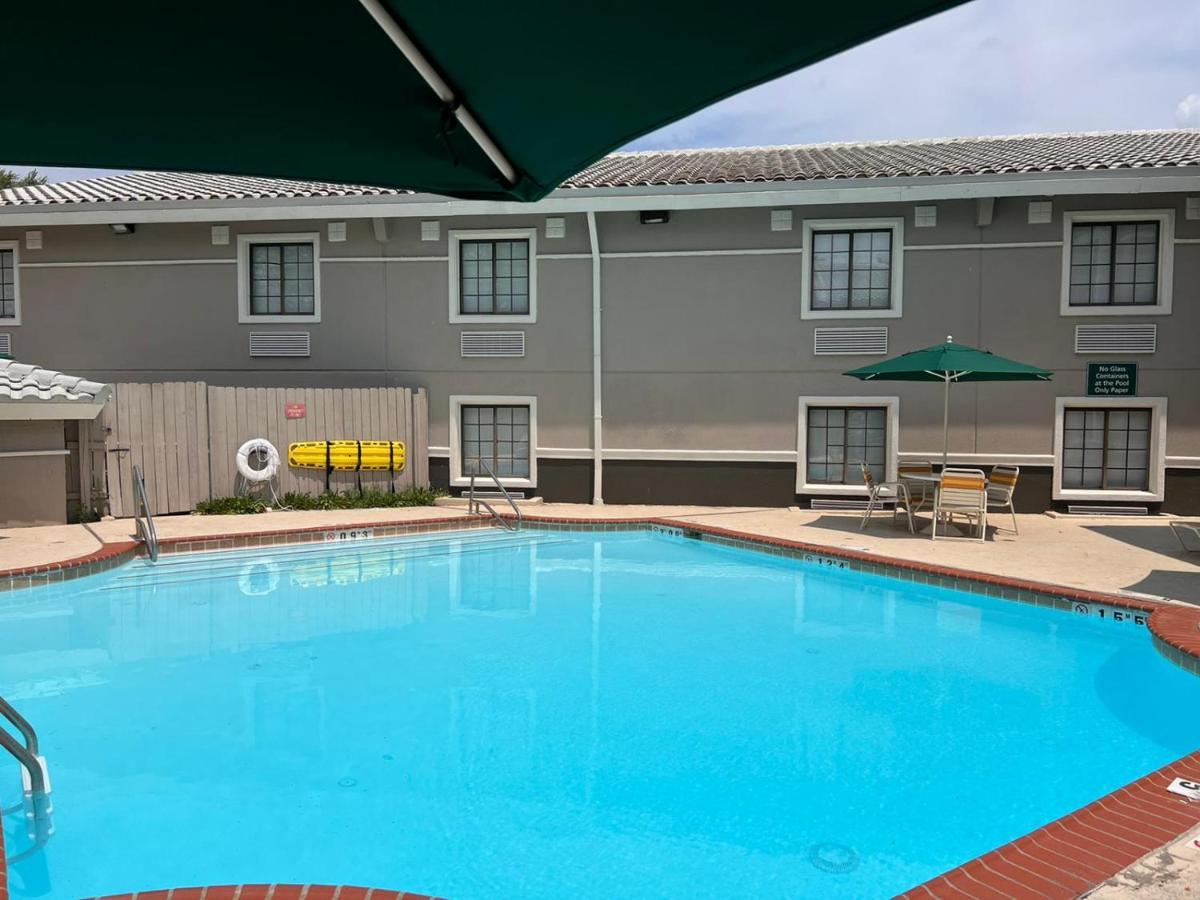 La Quinta Inn Lexington-Horse Park Екстериор снимка
