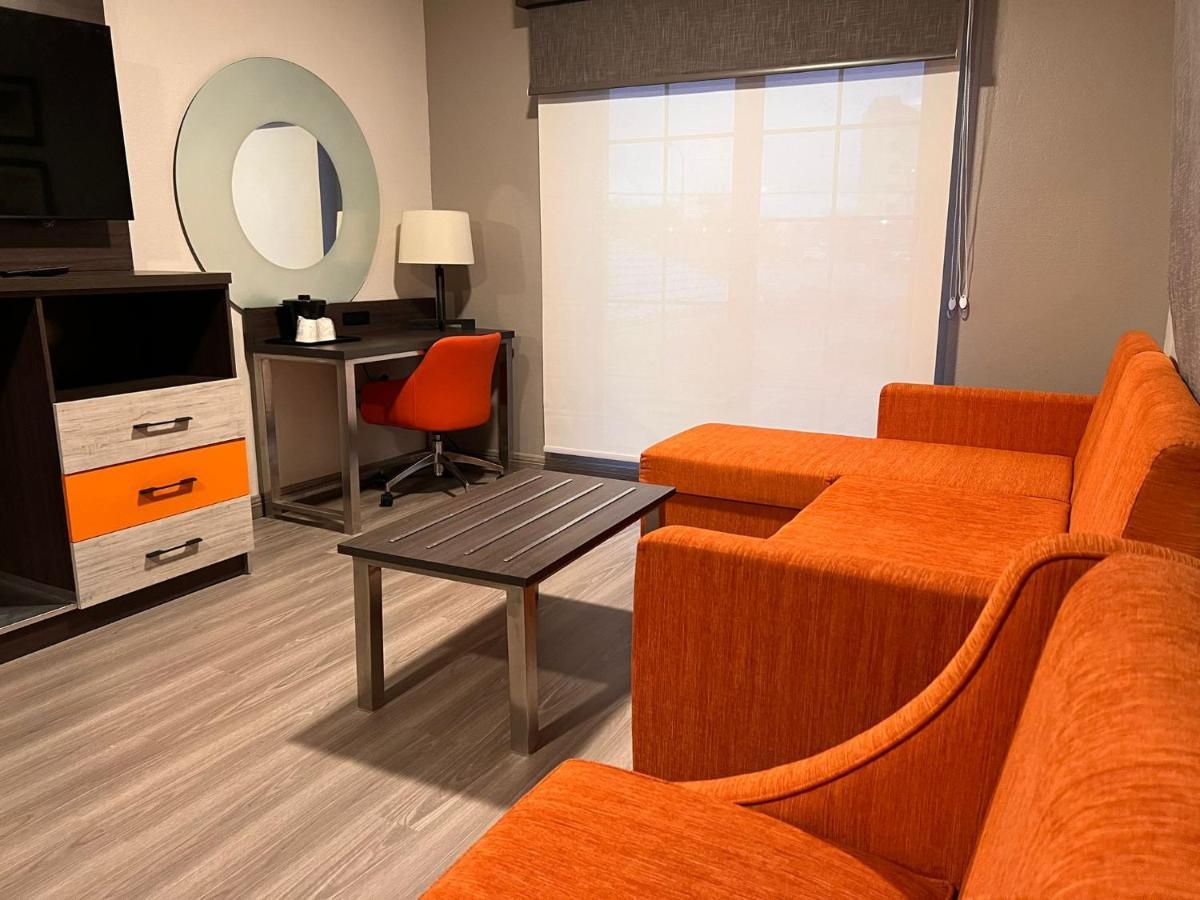 La Quinta Inn Lexington-Horse Park Екстериор снимка