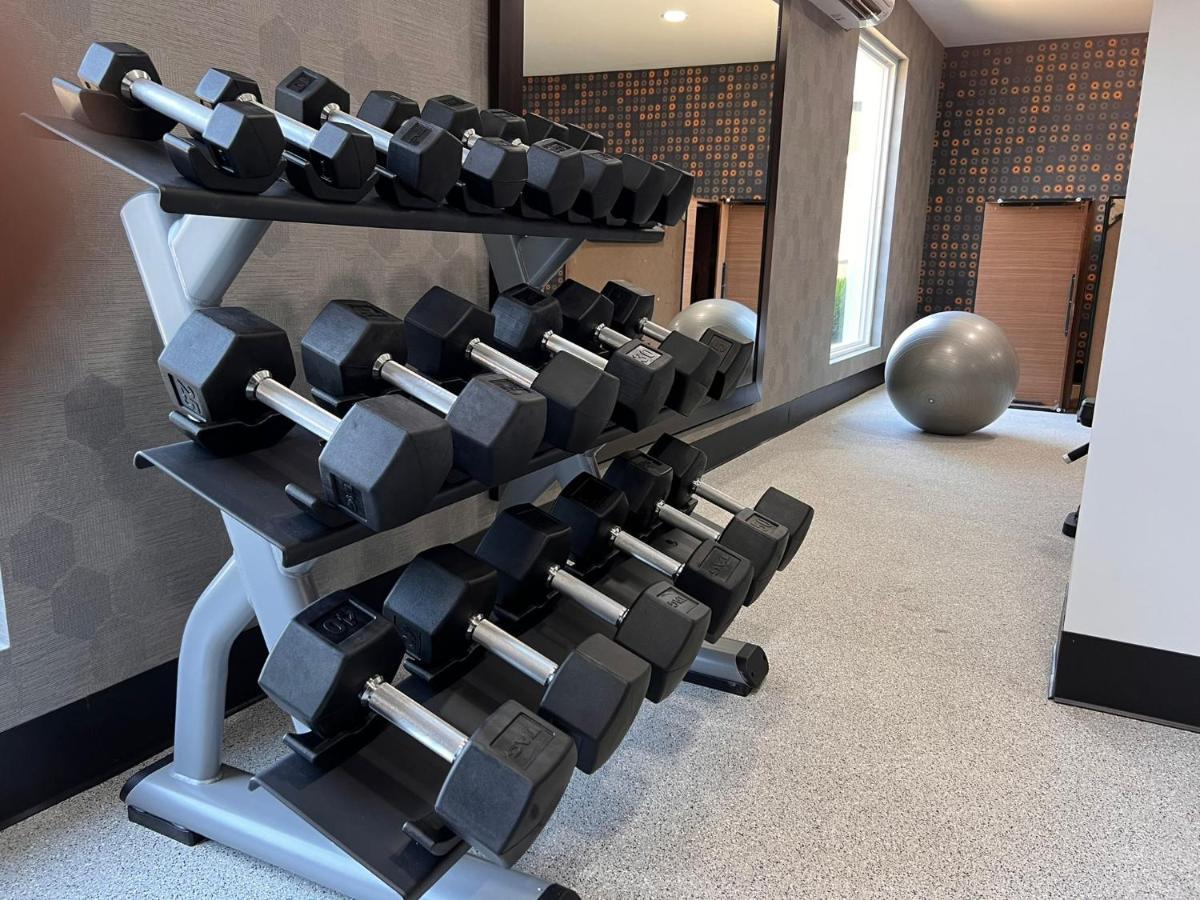 La Quinta Inn Lexington-Horse Park Екстериор снимка