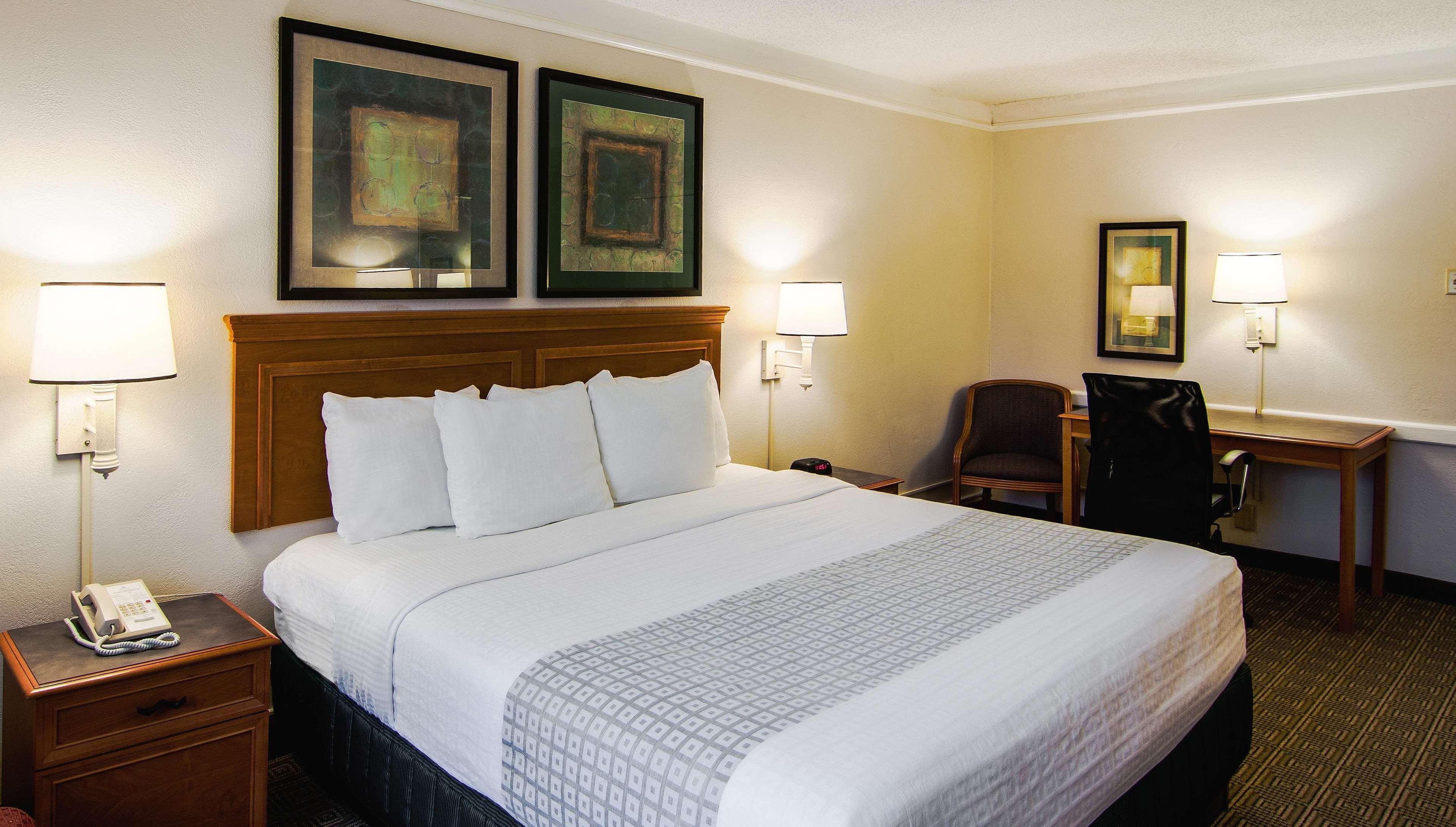 La Quinta Inn Lexington-Horse Park Екстериор снимка