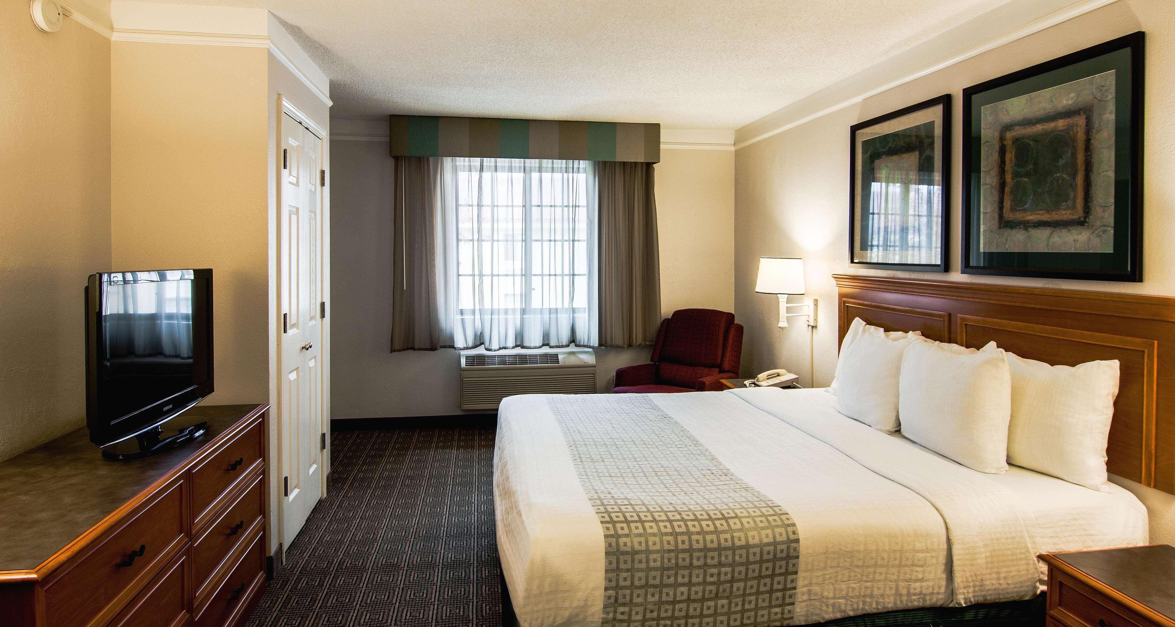 La Quinta Inn Lexington-Horse Park Екстериор снимка