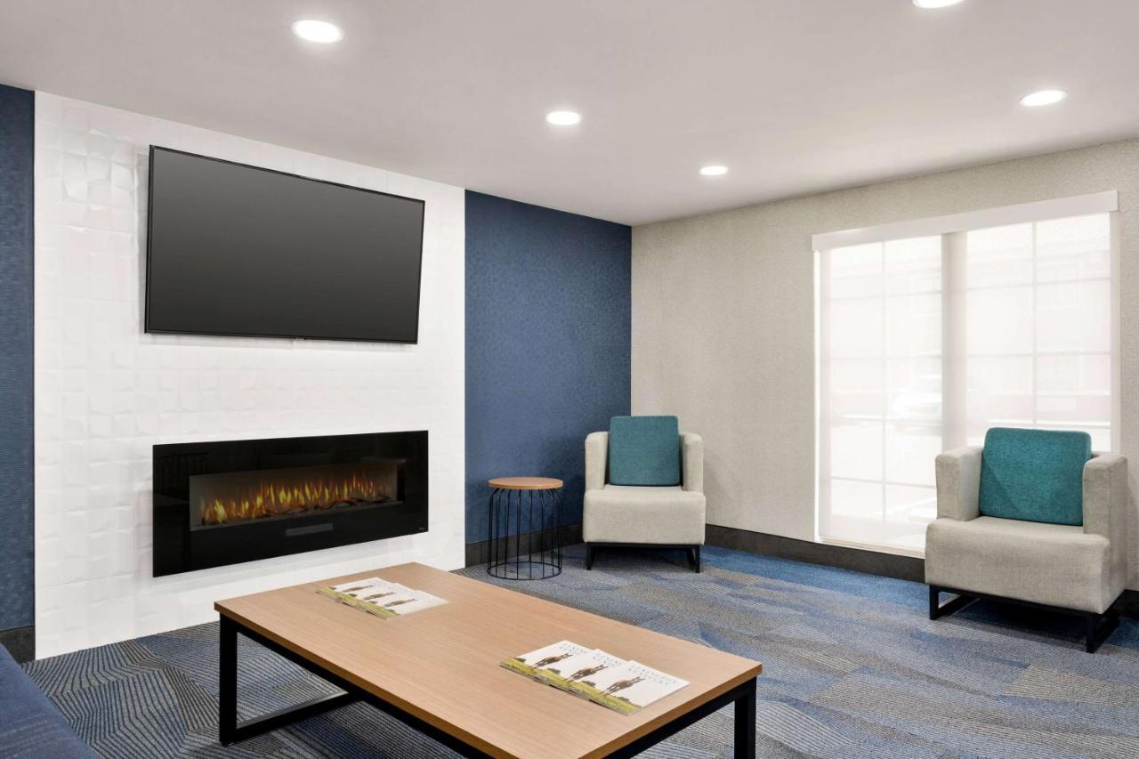 La Quinta Inn Lexington-Horse Park Екстериор снимка
