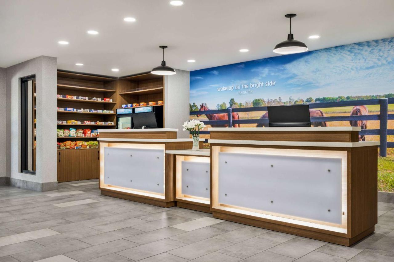 La Quinta Inn Lexington-Horse Park Екстериор снимка