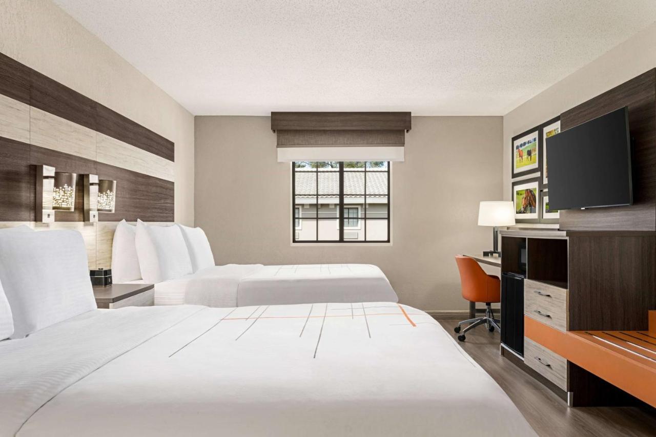 La Quinta Inn Lexington-Horse Park Екстериор снимка