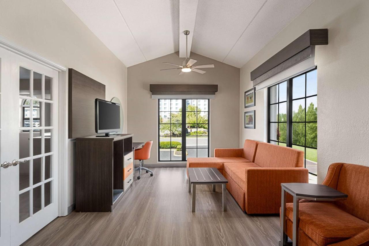 La Quinta Inn Lexington-Horse Park Екстериор снимка