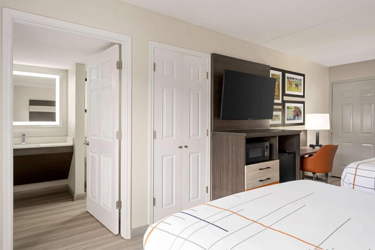 La Quinta Inn Lexington-Horse Park Екстериор снимка