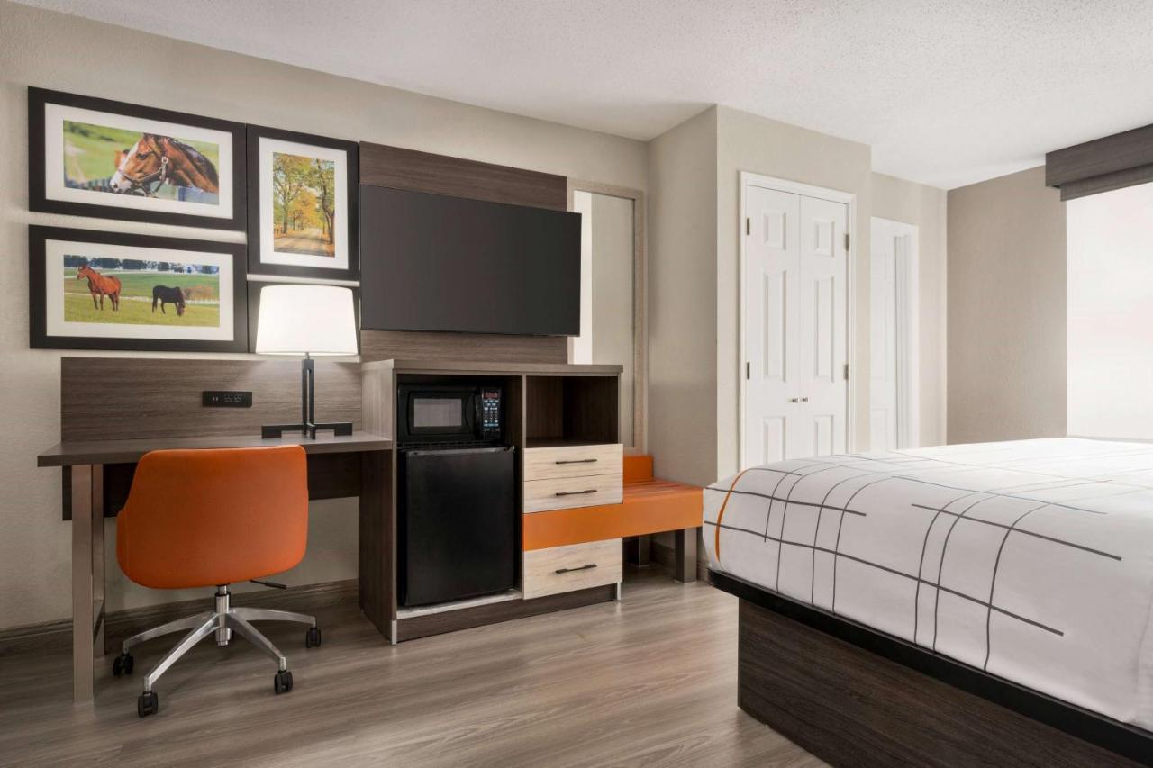 La Quinta Inn Lexington-Horse Park Екстериор снимка
