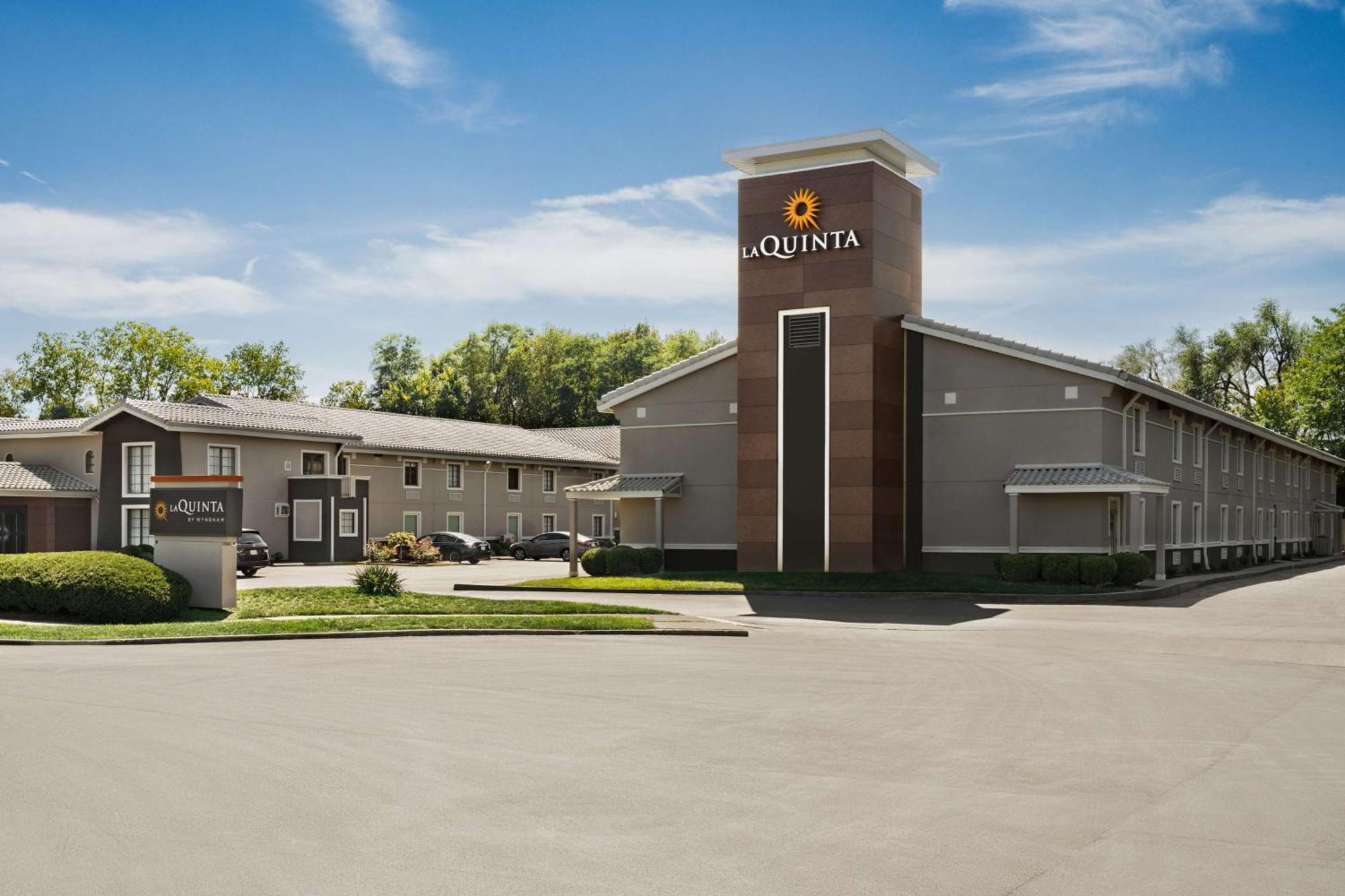 La Quinta Inn Lexington-Horse Park Екстериор снимка